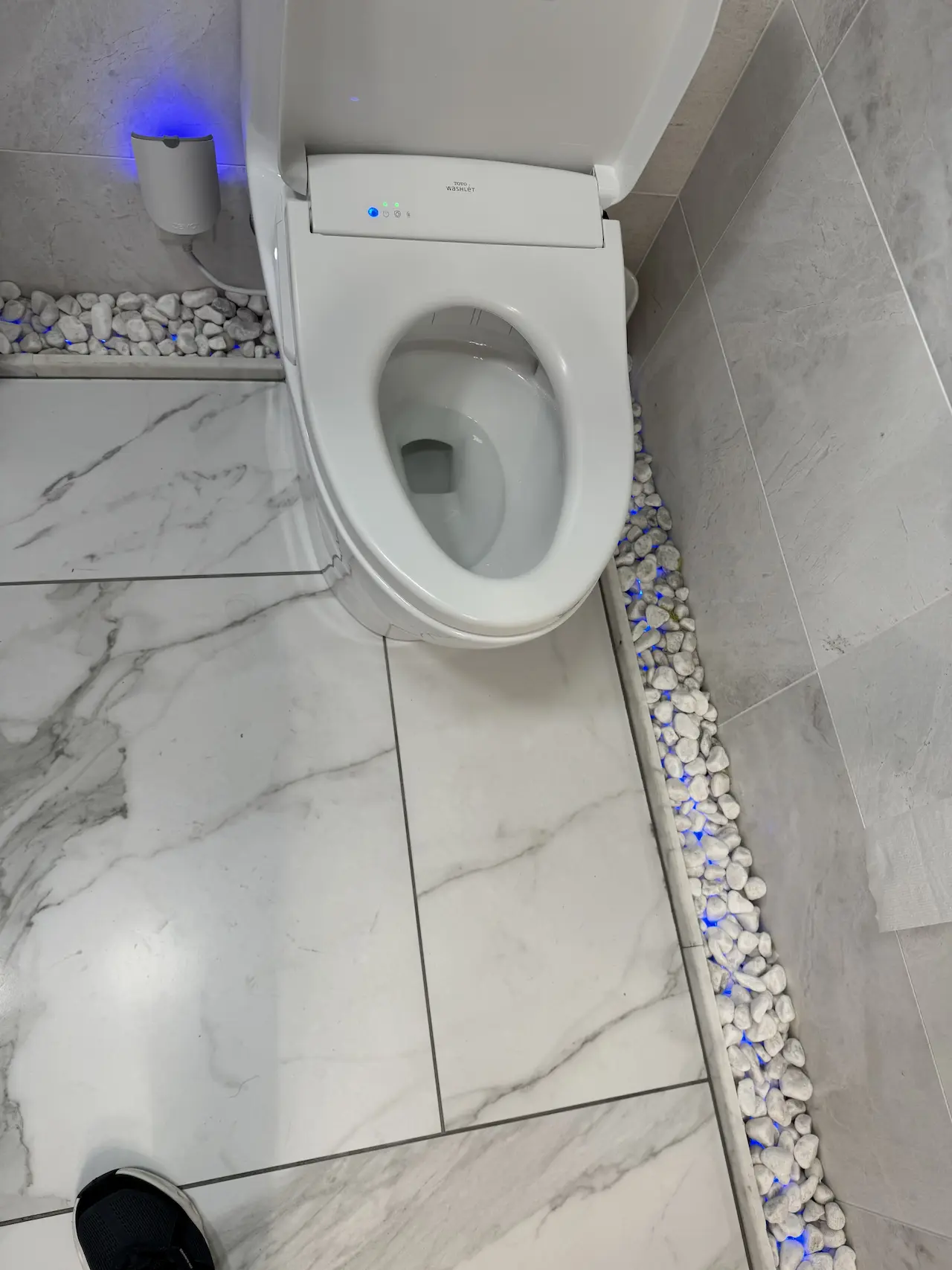 Kitchen backsplash with symmetric cuts around outlets — final result by ONIITO in Brooklyn