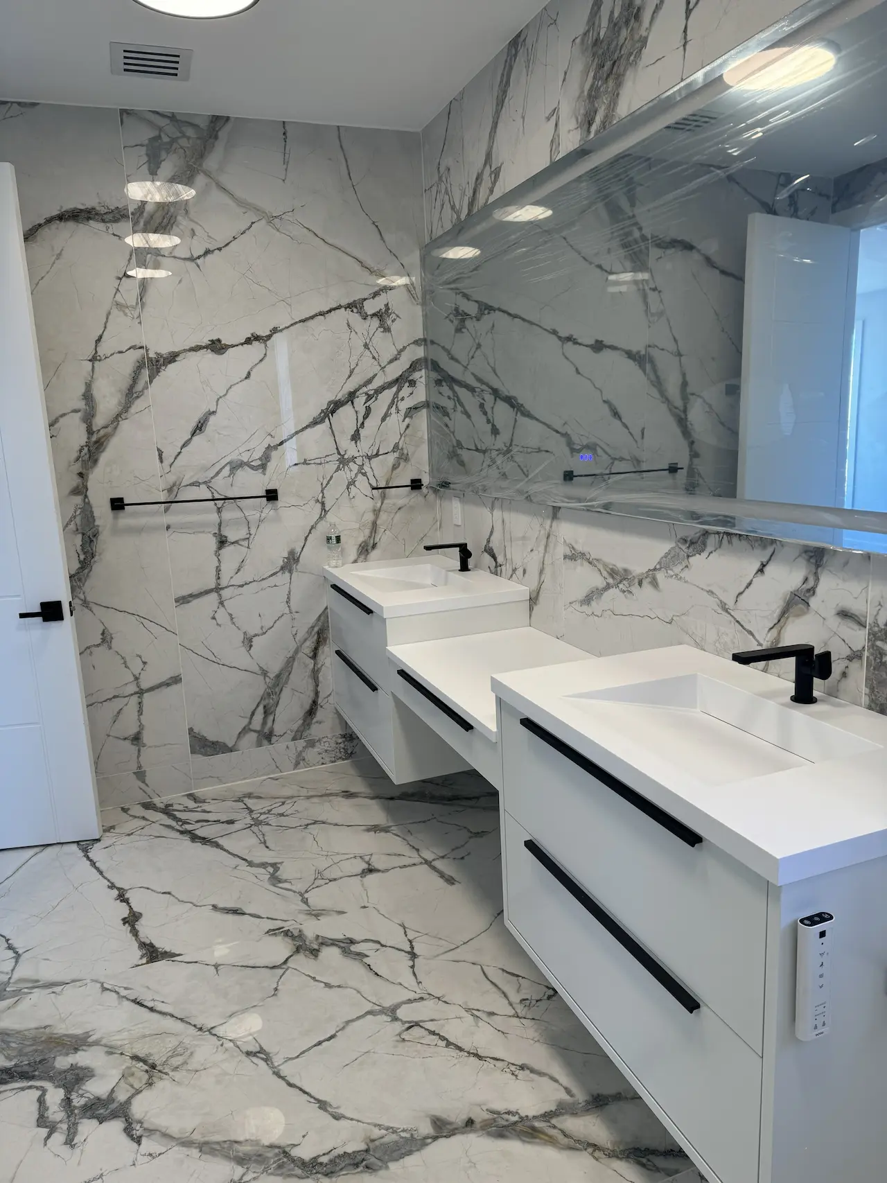 Large-format porcelain floor with flush joints — final result by ONIITO in Manhattan